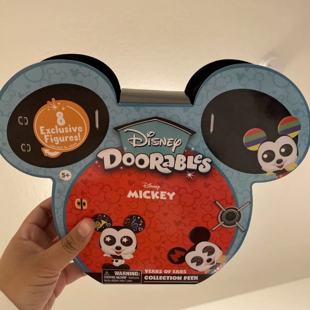 Disney Doorables Micke mouse years of ears collection peek with 8 mini fingers